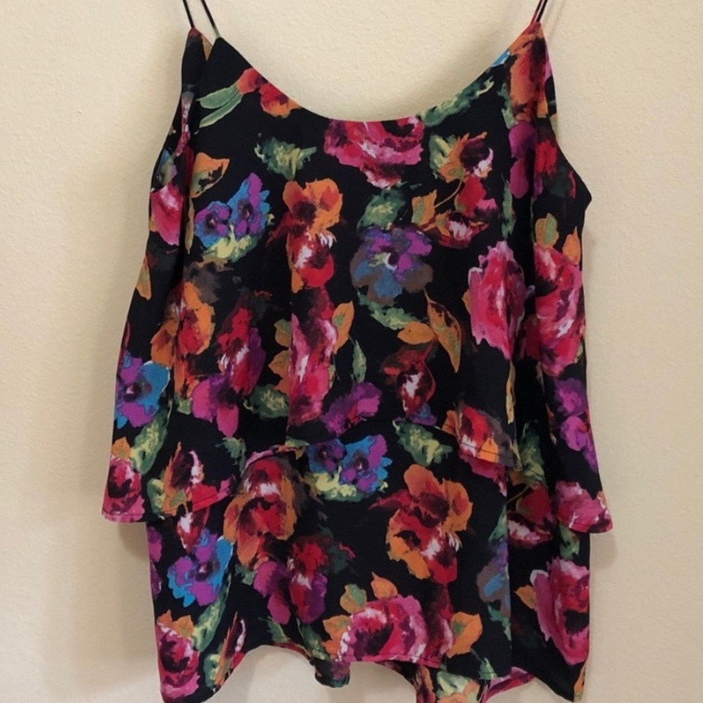 Paper Crane Women’s spaghetti straps florals top S